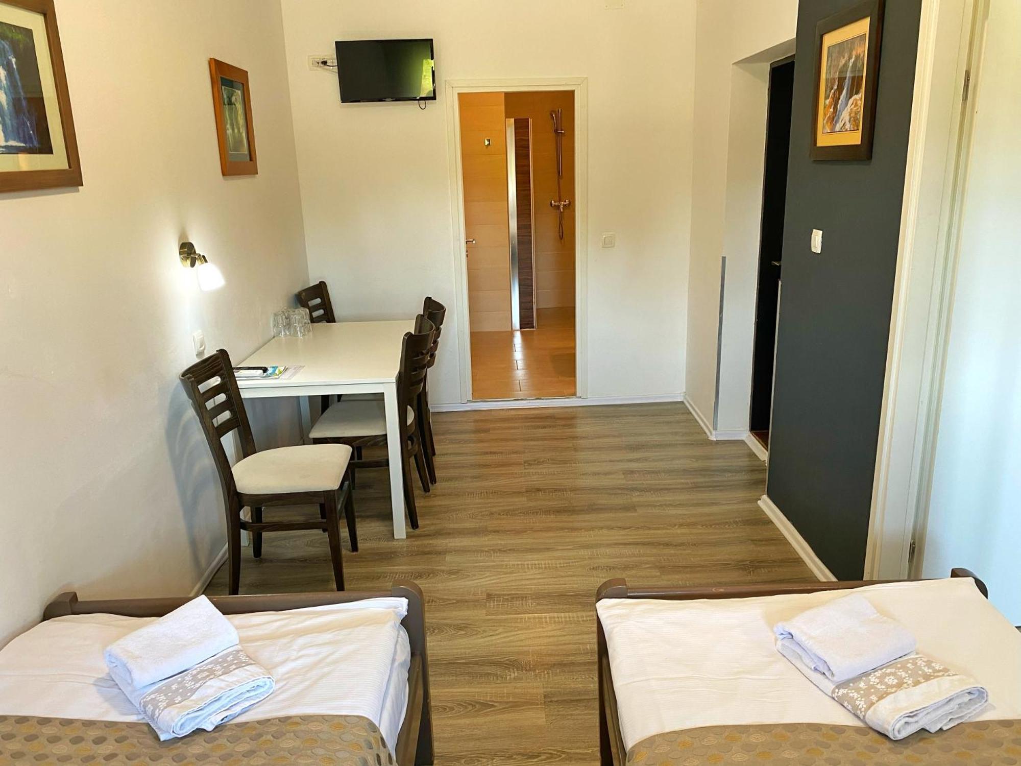 16 Lakes Guesthouse Grabovac  Exteriör bild